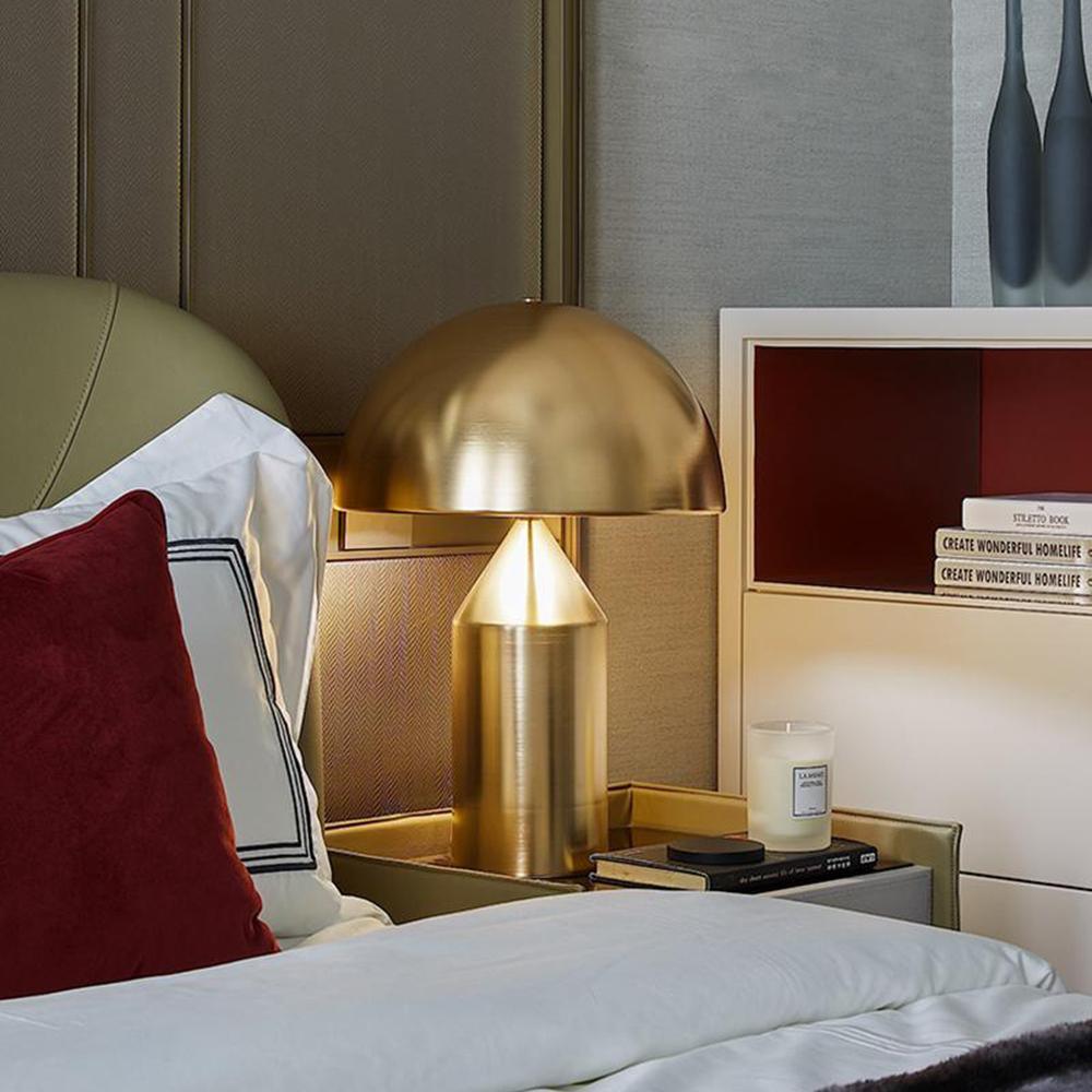 Bordslampa i Metall med Geometrisk Design – Modern Liten Bordslampa för Inredning och Belysning 2