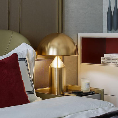 Bordslampa i Metall med Geometrisk Design – Modern Liten Bordslampa för Inredning och Belysning 2