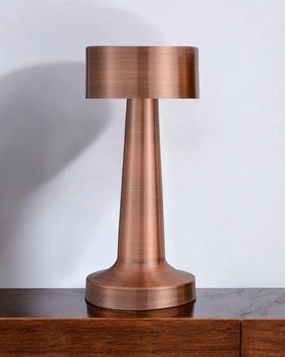 Elegant Dimbar Bordslampa i Gyllene Rostfritt Stål – Liten Trådlös LED-lampa för Modern Inredning 6