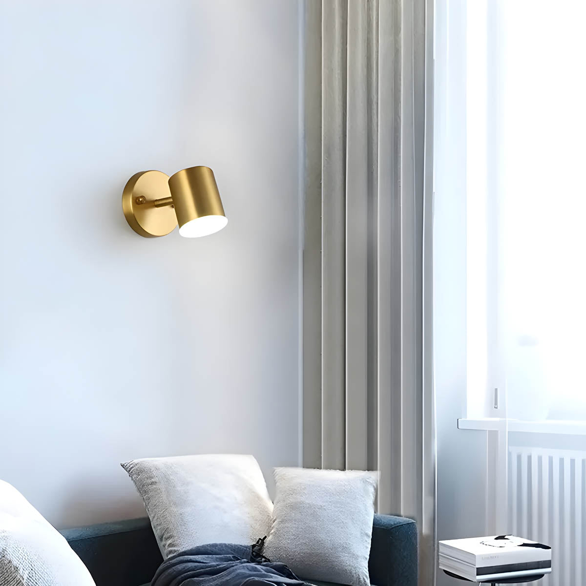 Elegant Svart Vägglampa i Skandinavisk Design – Kompakt LED Sänglampa för Badrum och Inomhusbruk 2