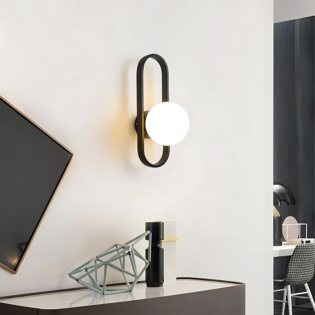 Elegant Svart Vägglampa med Frostat Glas – Modern LED Belysning för Säng och Inomhusbruk 0