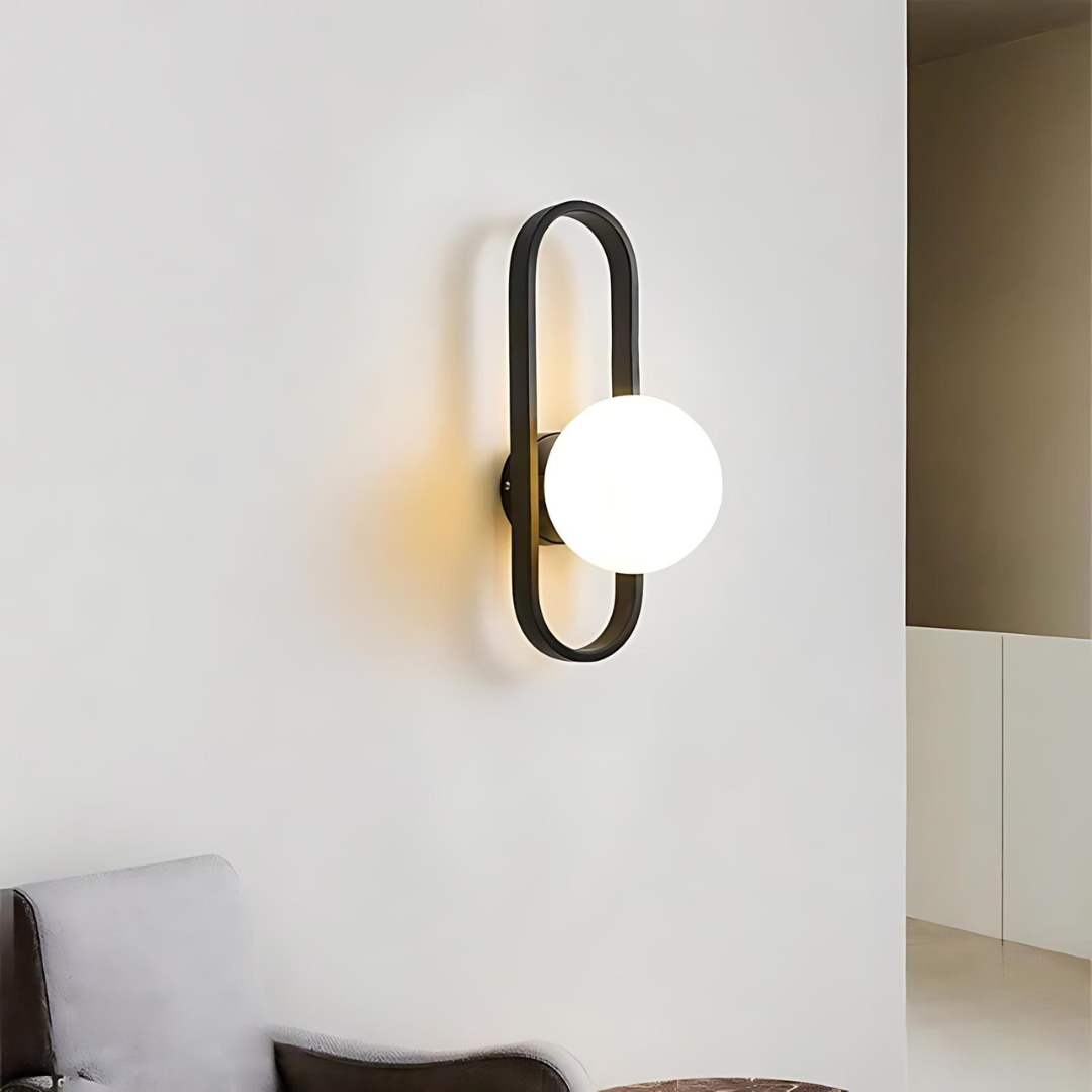 Elegant Svart Vägglampa med Frostat Glas – Modern LED Belysning för Säng och Inomhusbruk 2