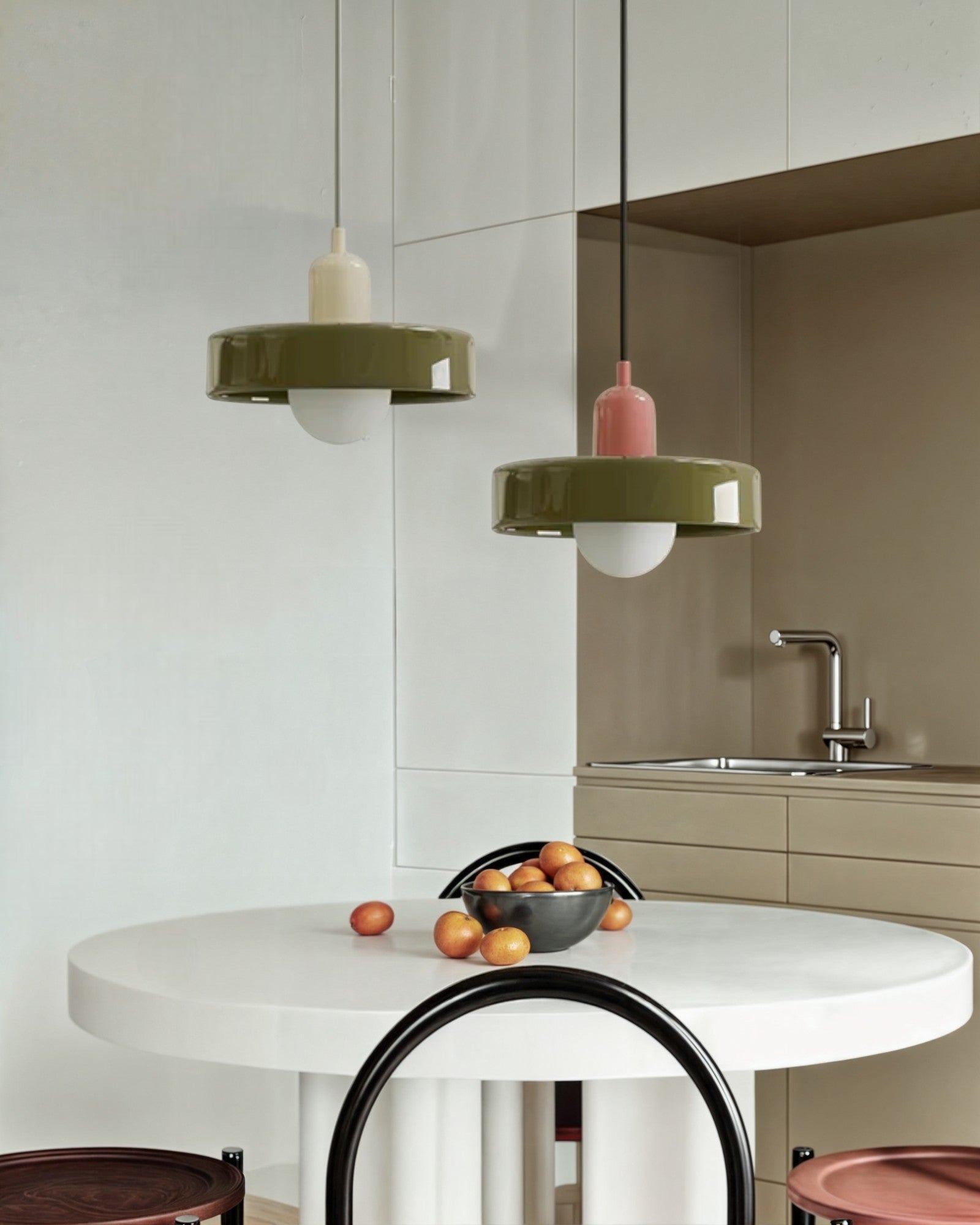 Justerbar Pendellampa i Glas med Varm LED-belysning – Elegant Design för Matsal och Kaféer 4