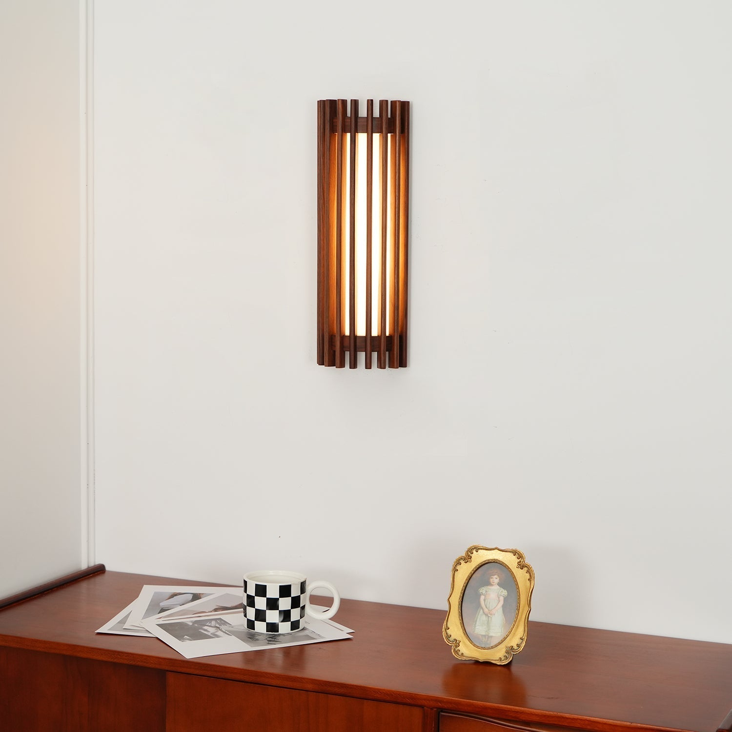 LED Vägglampa i Valnötsträ med Integrerad Belysning för Badrum och Inomhus – Elegant och Hållbar Design 6
