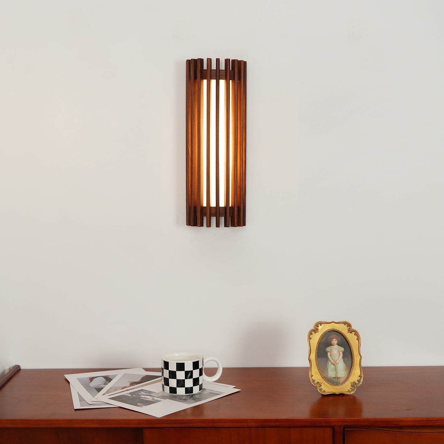 LED Vägglampa i Valnötsträ med Integrerad Belysning för Badrum och Inomhus – Elegant och Hållbar Design 8