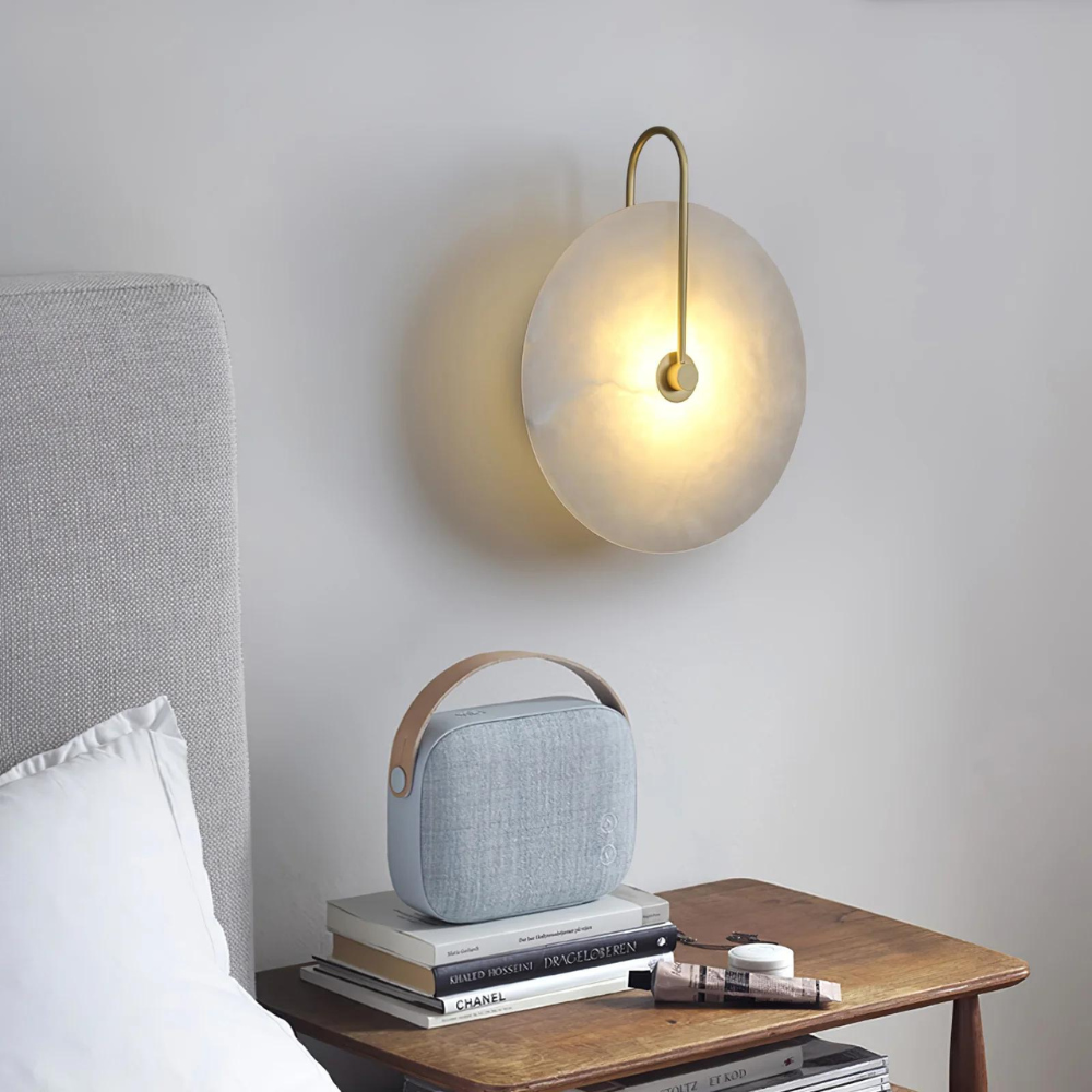 Modern Väggljus i Alabaster med Justerbar Ljusriktning – Energieffektiv LED Belysning för Elegant Inredning 1