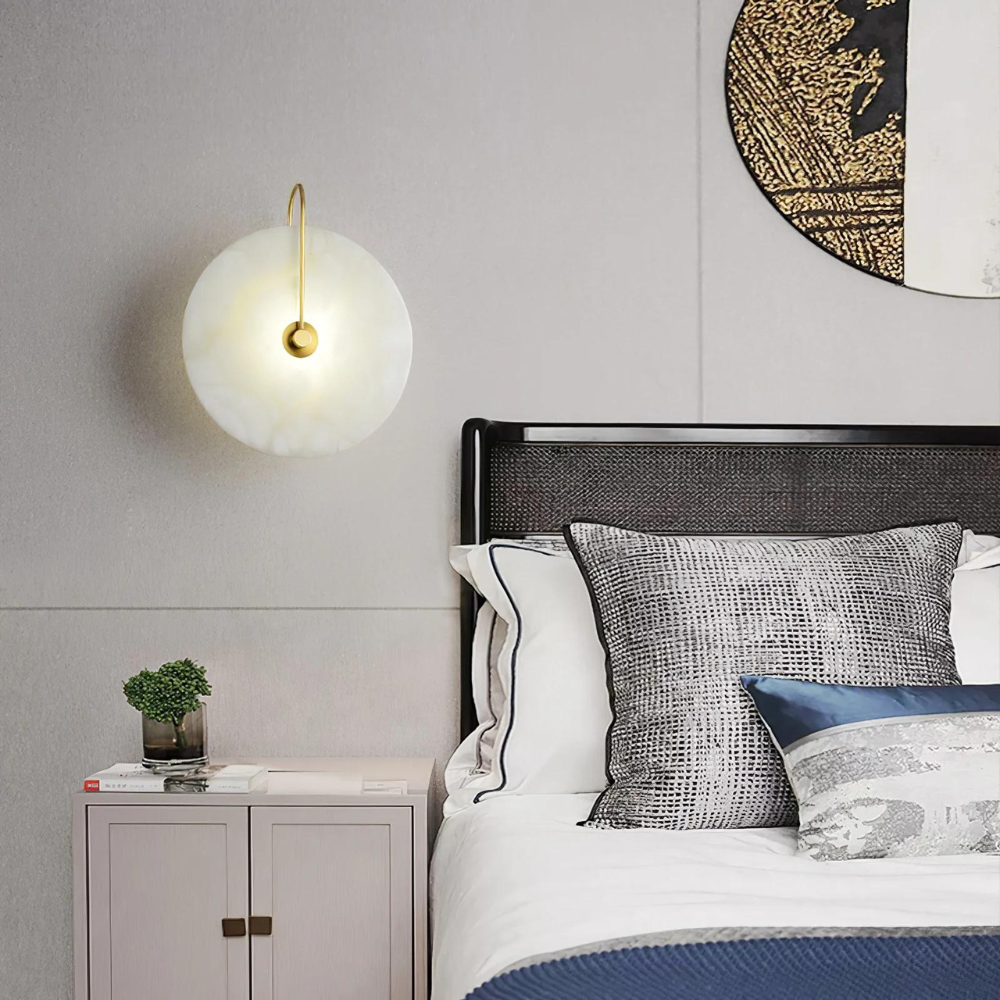Modern Väggljus i Alabaster med Justerbar Ljusriktning – Energieffektiv LED Belysning för Elegant Inredning 2