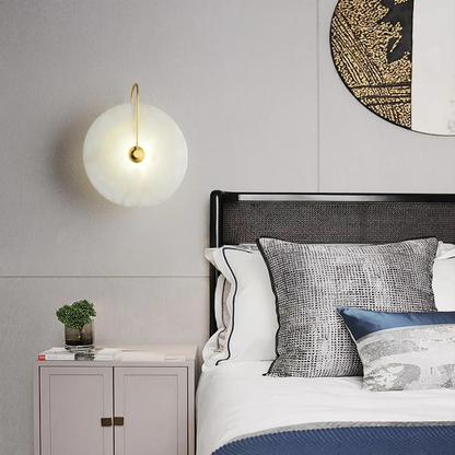 Modern Väggljus i Alabaster med Justerbar Ljusriktning – Energieffektiv LED Belysning för Elegant Inredning 2